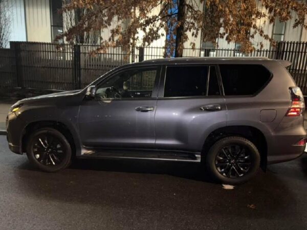 2023 Lexus GX460 - Image 6