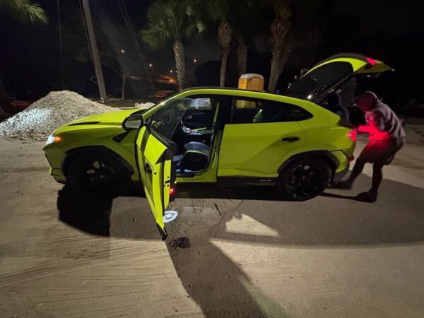 2023 Lamborghini Urus - Image 2