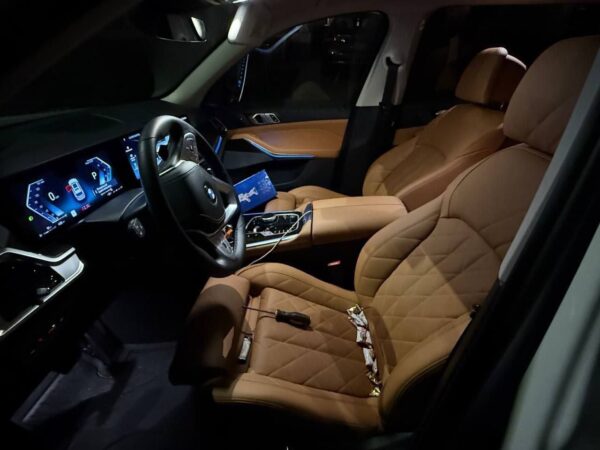 2025 x7 40i - Image 3